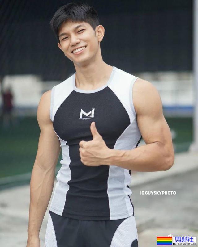 男模拍运动短裤视频火了，流量密码被玩明白了！ - 51虹马