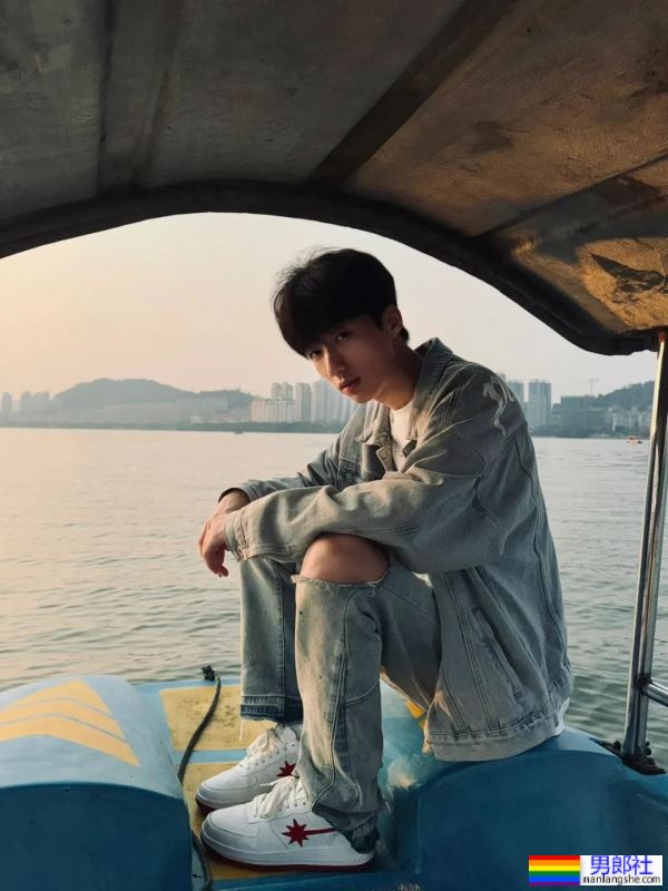 高颜值小哥哥 - 51虹马