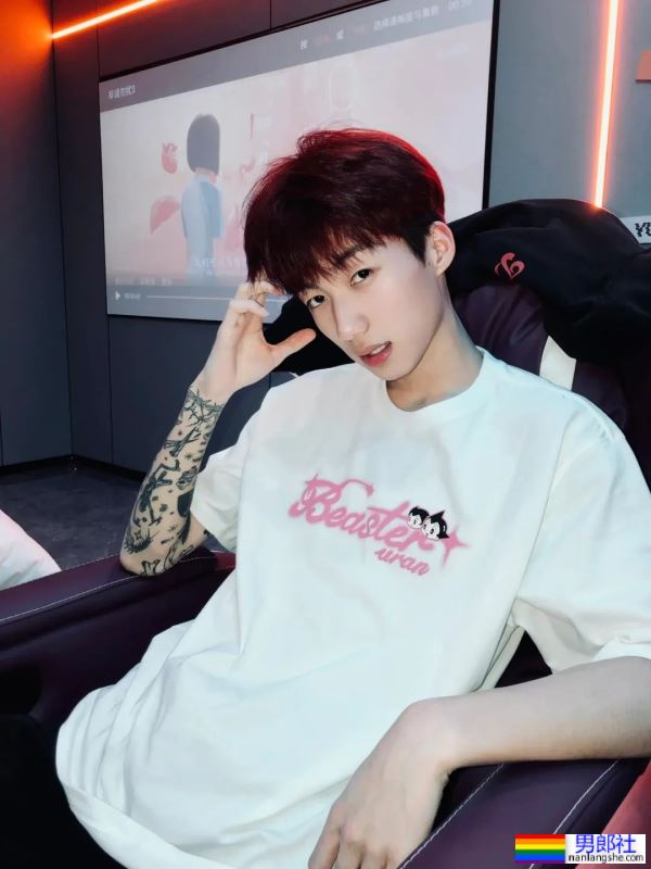 高颜值小哥哥 - 51虹马