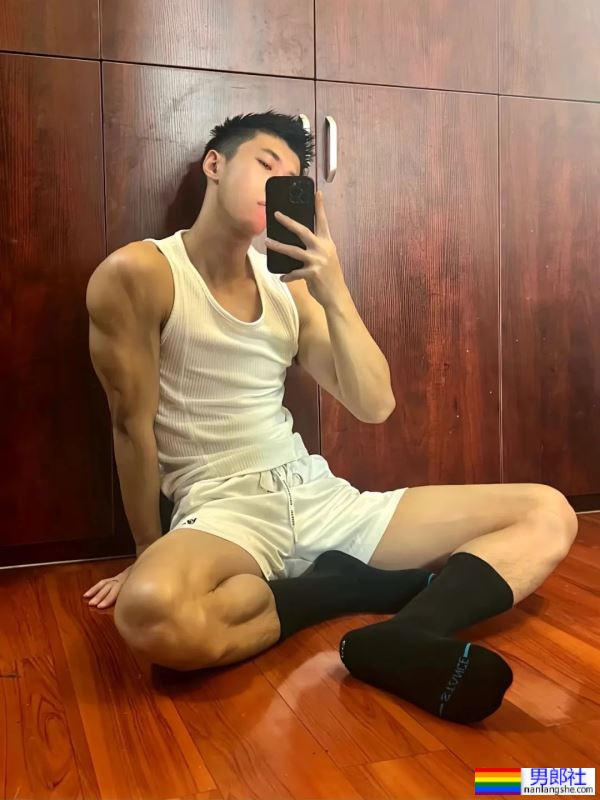 长腿小哥哥，线条感满满 - 51虹马