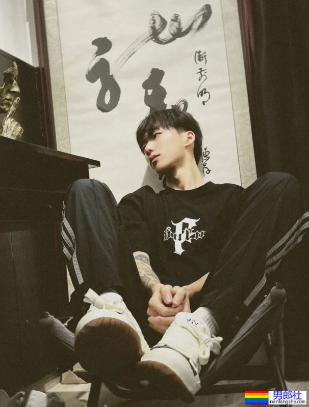 高颜值小哥哥 - 51虹马