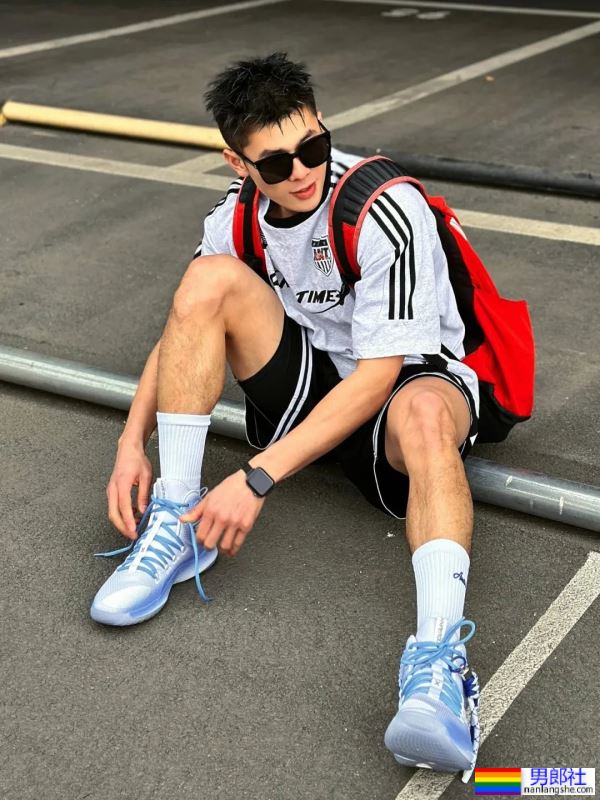 篮球运动员，荷尔蒙爆棚 - 51虹马