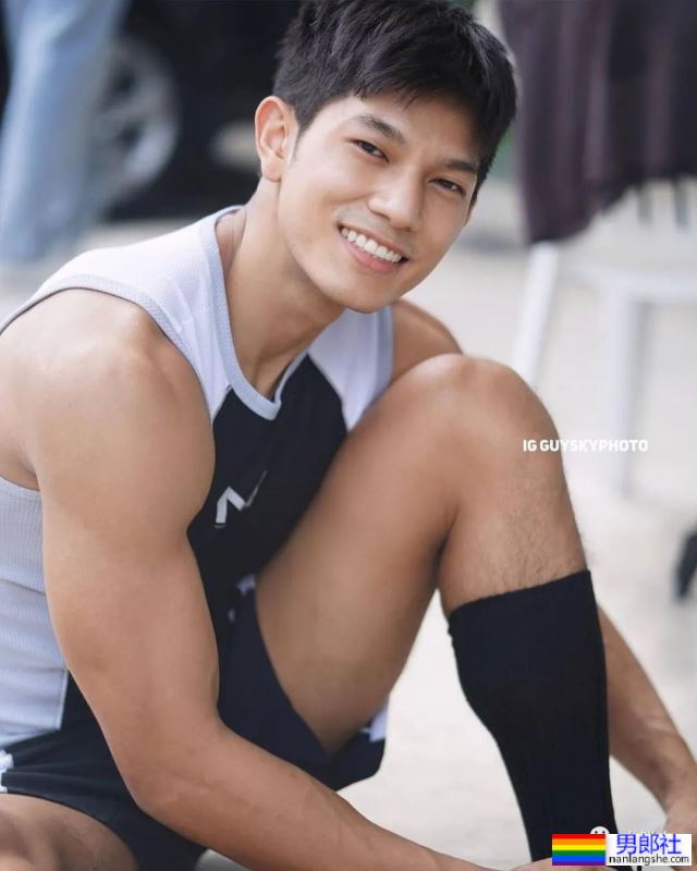 男模拍运动短裤视频火了，流量密码被玩明白了！ - 51虹马