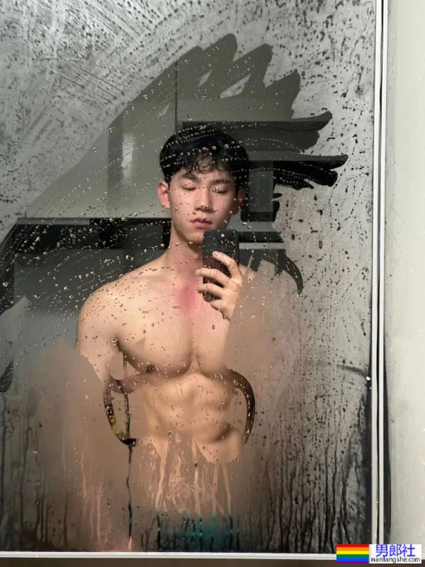 成都才有这样的白皮肌肉帅哥吧！ - 51虹马