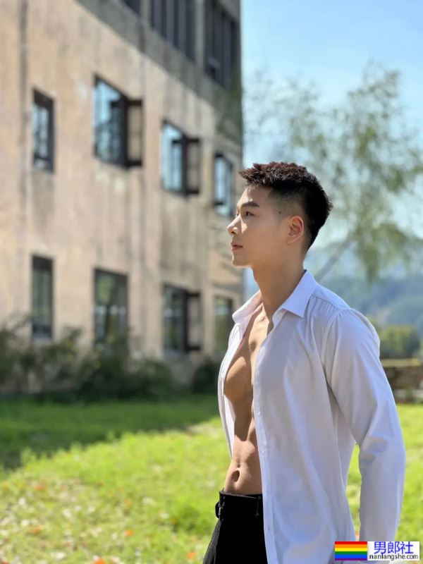 轻熟肌肉男 - 51虹马