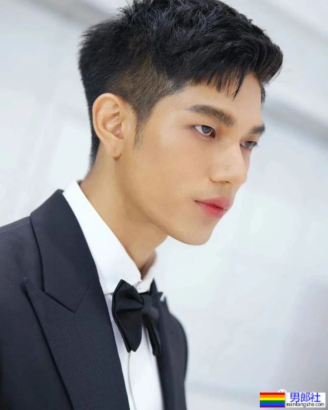 男模拍运动短裤视频火了，流量密码被玩明白了！ - 51虹马