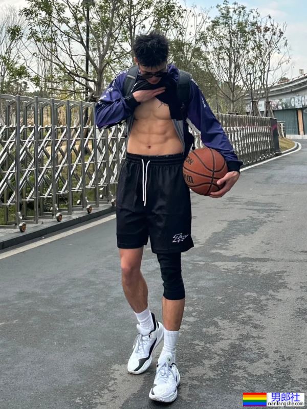 篮球运动员，荷尔蒙爆棚 - 51虹马