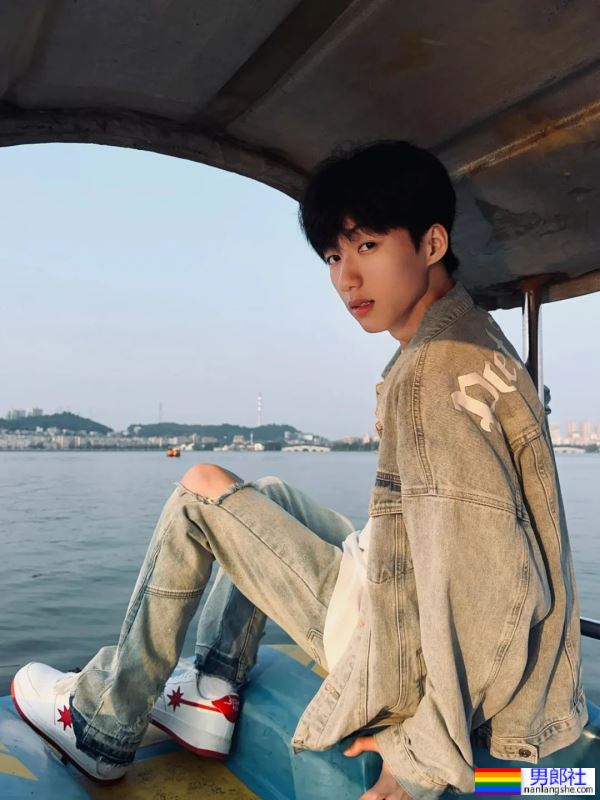 高颜值小哥哥-51虹马