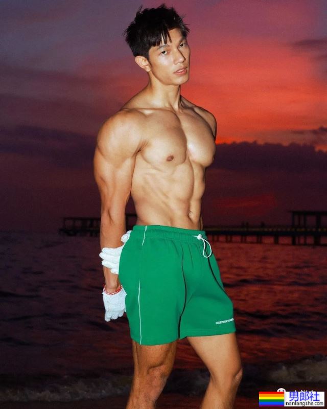 男模拍运动短裤视频火了，流量密码被玩明白了！ - 51虹马