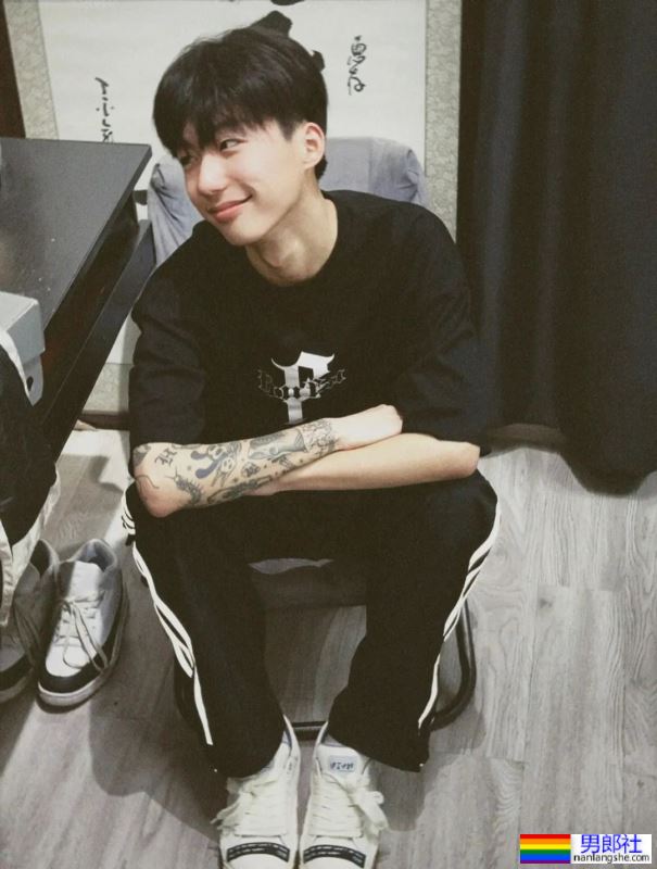 高颜值小哥哥 - 51虹马