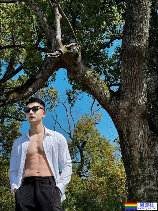 轻熟肌肉男 - 51虹马