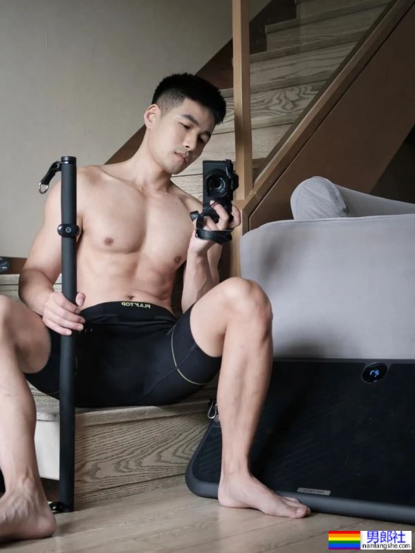 轻熟肌肉男 - 51虹马