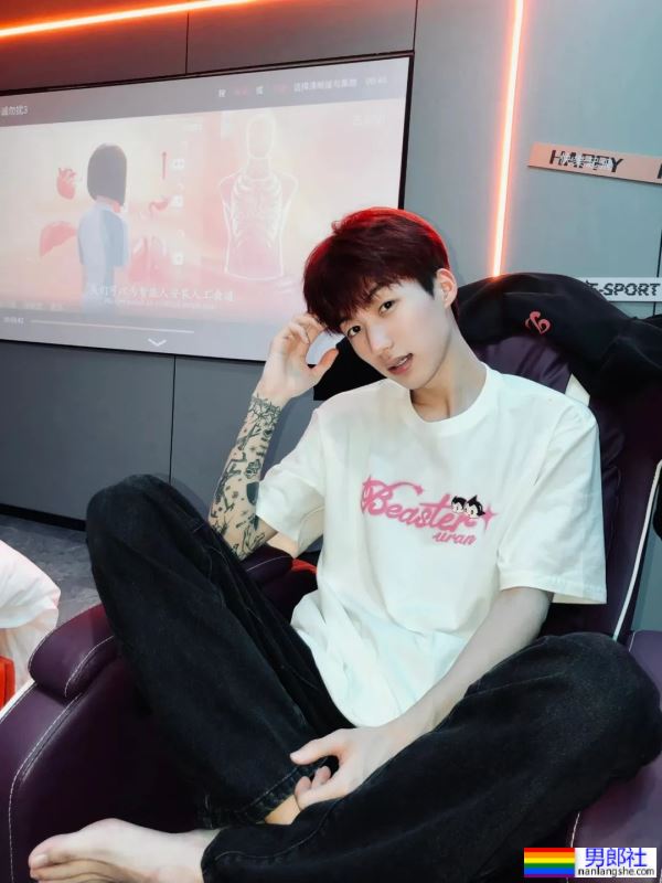 高颜值小哥哥 - 51虹马