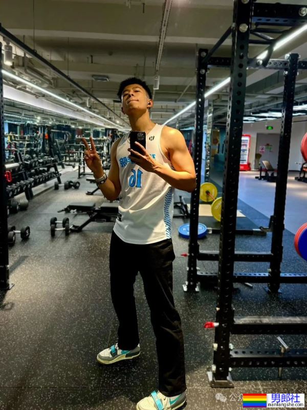 188cm苏州大学的体育生小哥哥 - 51虹马