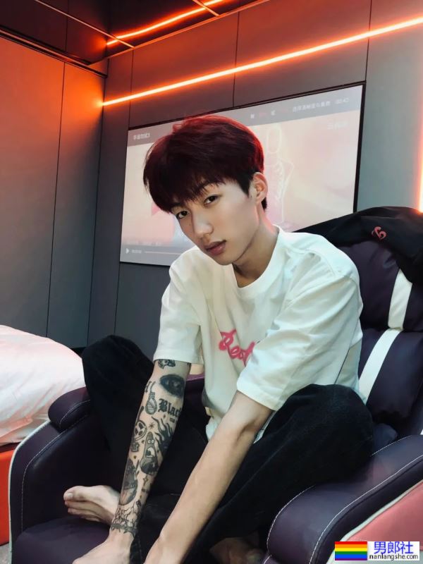 高颜值小哥哥 - 51虹马