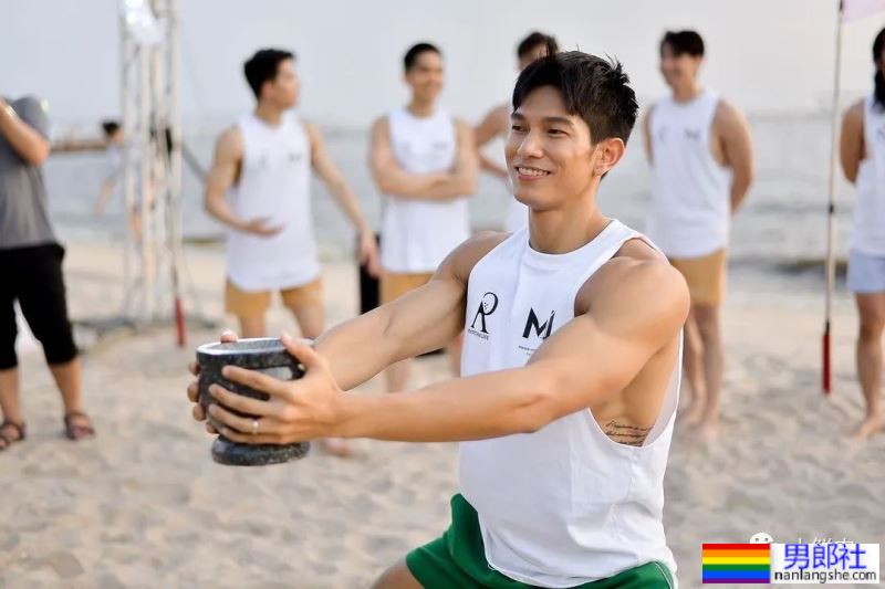 男模拍运动短裤视频火了，流量密码被玩明白了！ - 51虹马