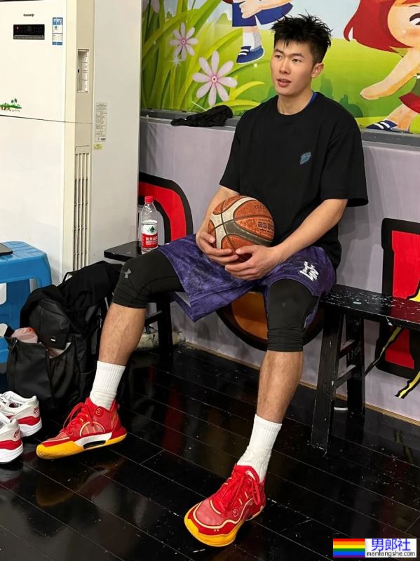 篮球运动员，荷尔蒙爆棚 - 51虹马