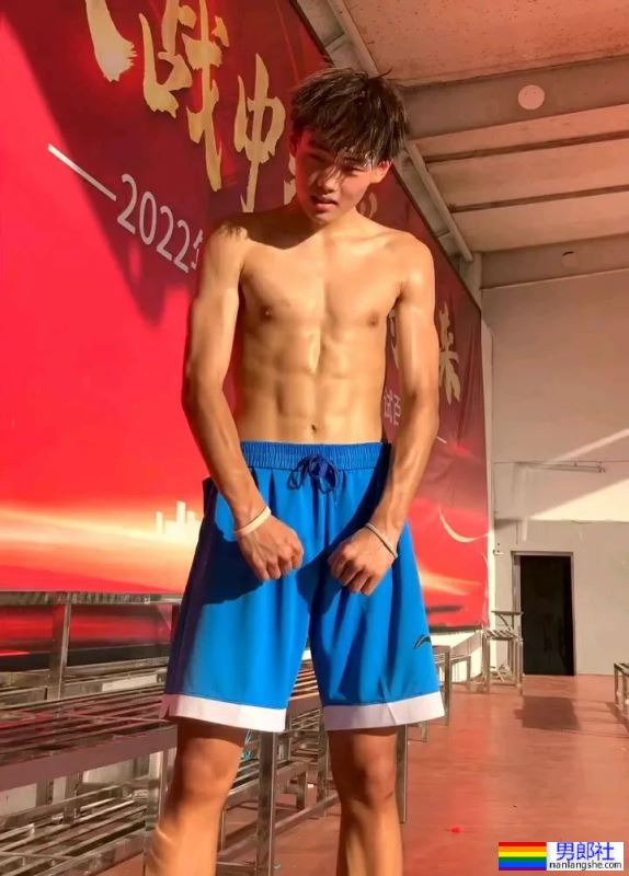 白白嫩嫩的小奶狗，180CM这搓衣板太好看了 - 51虹马