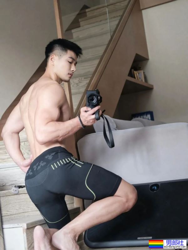 轻熟肌肉男 - 51虹马