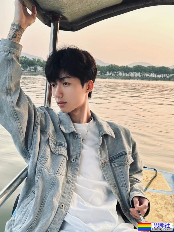 高颜值小哥哥 - 51虹马