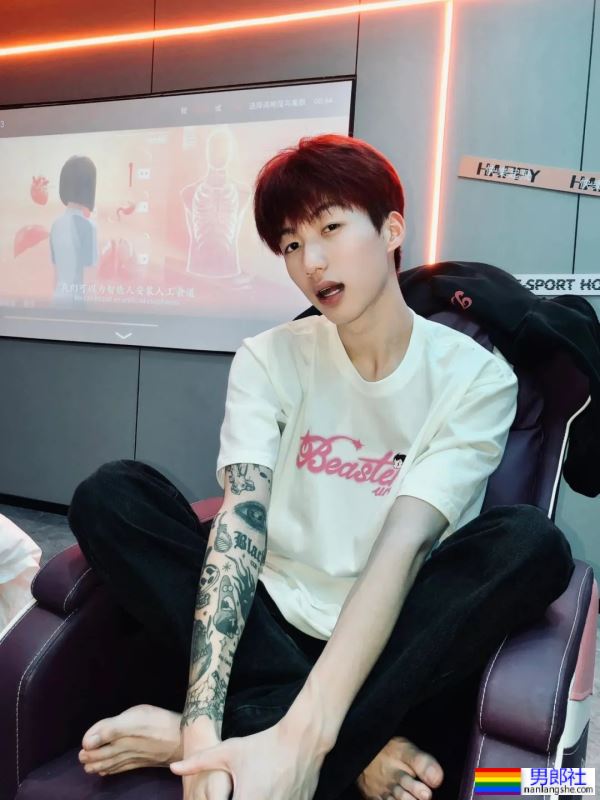 高颜值小哥哥 - 51虹马