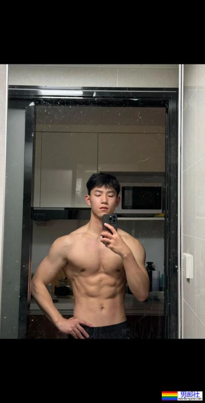 成都才有这样的白皮肌肉帅哥吧！ - 51虹马