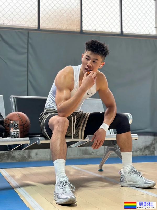 篮球运动员，荷尔蒙爆棚 - 51虹马