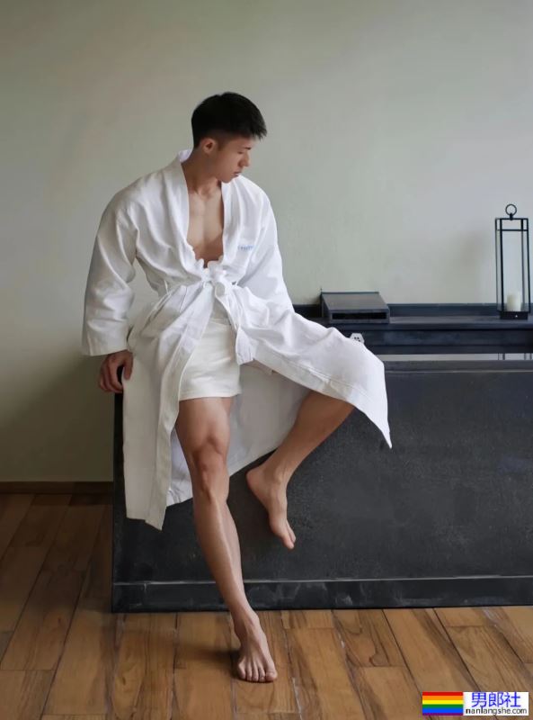 长腿小哥哥，线条感满满-51虹马