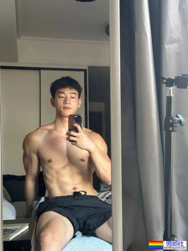 成都才有这样的白皮肌肉帅哥吧！ - 51虹马