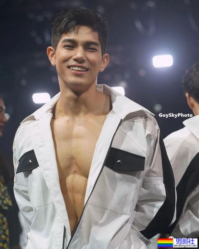 男模拍运动短裤视频火了，流量密码被玩明白了！ - 51虹马