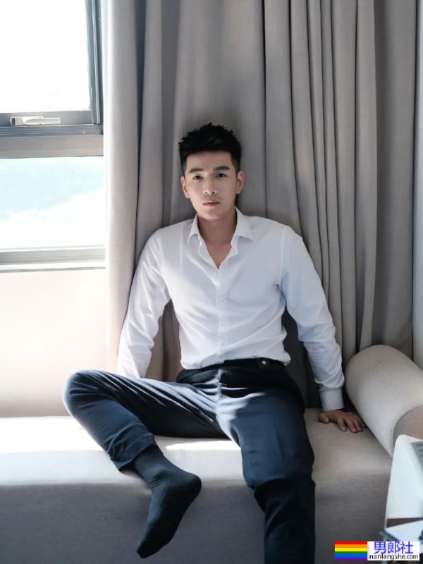 轻熟肌肉男 - 51虹马