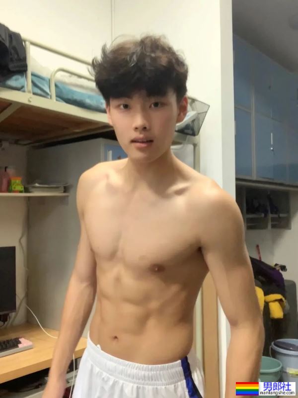 白白嫩嫩的小奶狗，180CM这搓衣板太好看了 - 51虹马