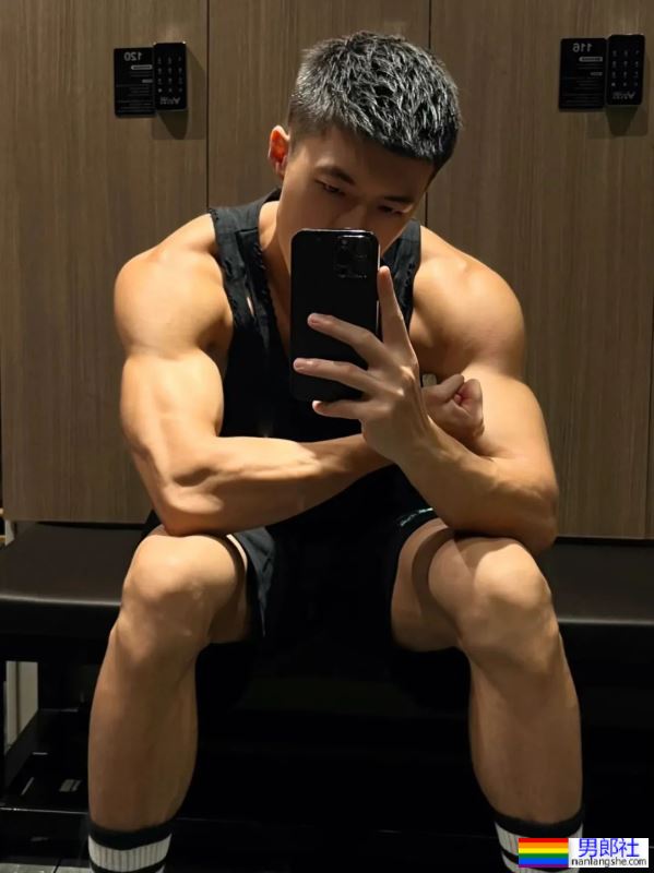 长腿小哥哥，线条感满满 - 51虹马