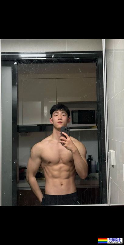 成都才有这样的白皮肌肉帅哥吧！ - 51虹马