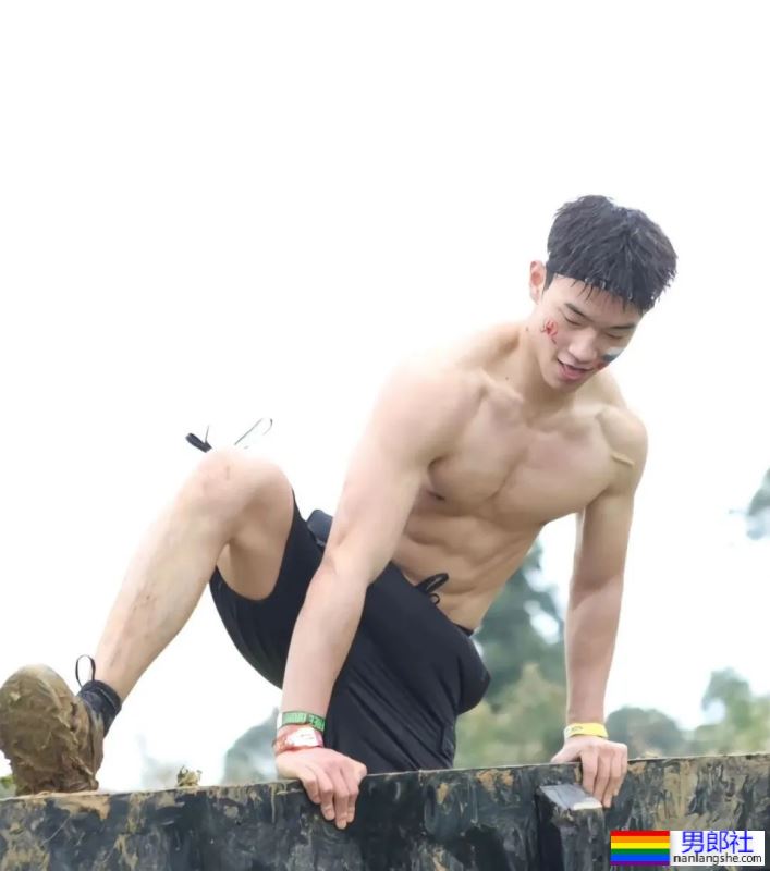 成都才有这样的白皮肌肉帅哥吧！-51虹马