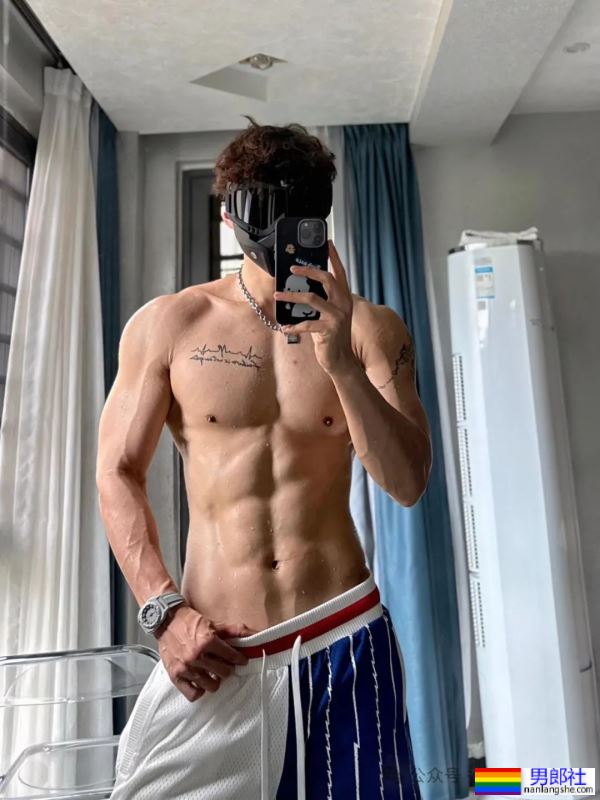 揭秘健身界的“奶狗”男神教练：身高183cm，体重76kg的完美身材！ - 51虹马