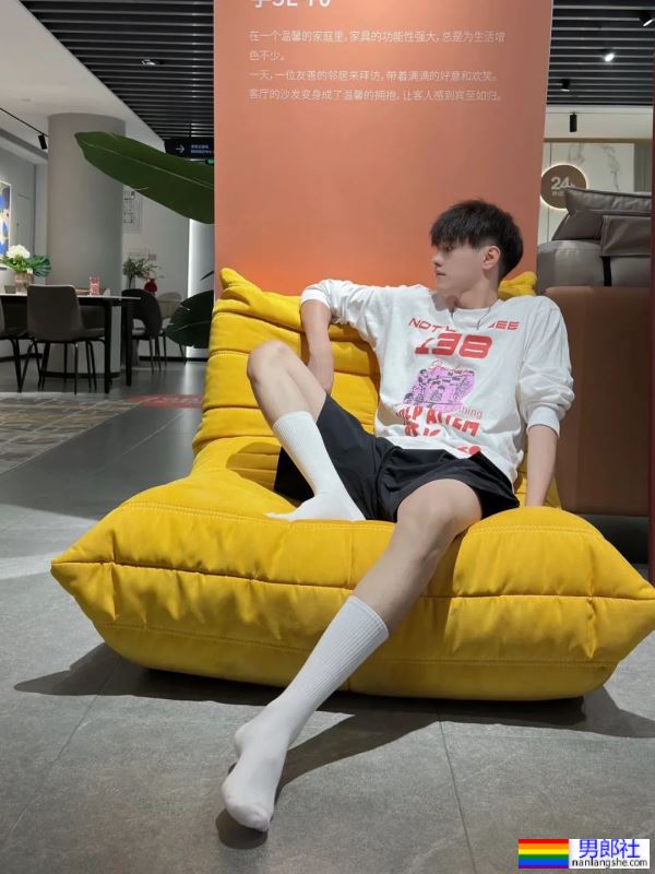 白白嫩嫩的细长腿 - 51虹马