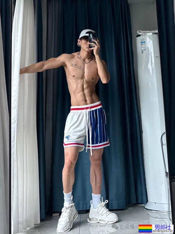 揭秘健身界的“奶狗”男神教练：身高183cm，体重76kg的完美身材！ - 51虹马