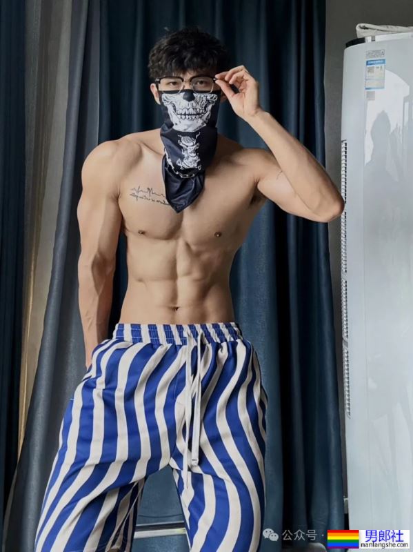 揭秘健身界的“奶狗”男神教练：身高183cm，体重76kg的完美身材！ - 51虹马