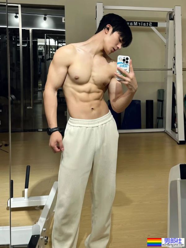 小狼狗学弟高能惹火合辑！低体脂腹肌线条全露无遗！ - 51虹马