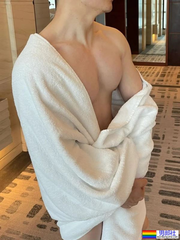 青筋暴起，线条感很强 - 51虹马