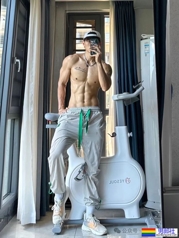 揭秘健身界的“奶狗”男神教练：身高183cm，体重76kg的完美身材！ - 51虹马