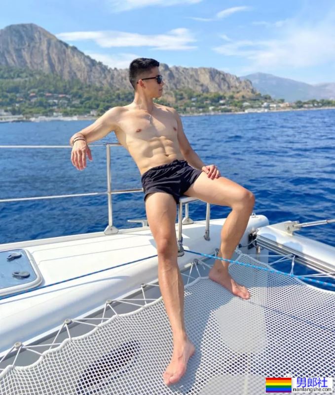 ​这个男模，他出柜了！！ - 51虹马