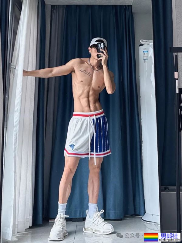 揭秘健身界的“奶狗”男神教练：身高183cm，体重76kg的完美身材！ - 51虹马