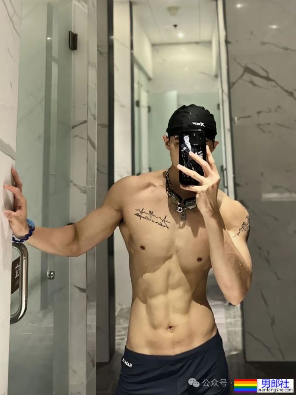 揭秘健身界的“奶狗”男神教练：身高183cm，体重76kg的完美身材！ - 51虹马