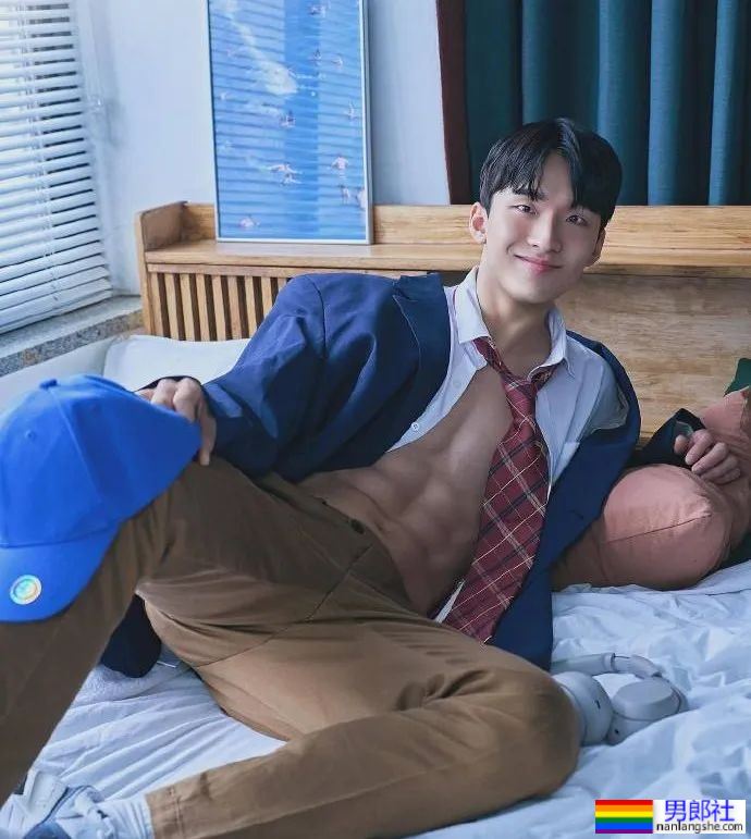 八块腹肌的男大！ - 51虹马