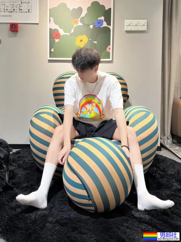 白白嫩嫩的细长腿 - 51虹马