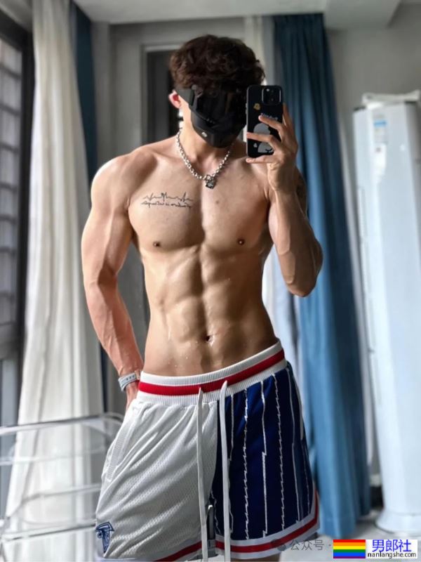 揭秘健身界的“奶狗”男神教练：身高183cm，体重76kg的完美身材！ - 51虹马