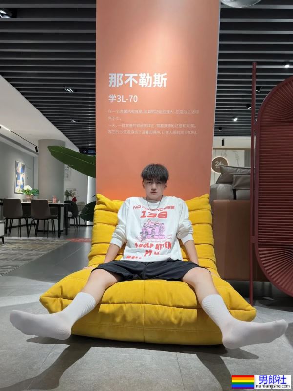 白白嫩嫩的细长腿 - 51虹马