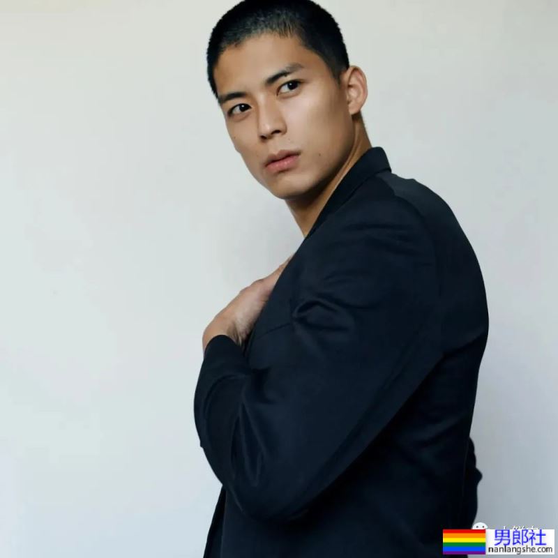 ​这个男模，他出柜了！！ - 51虹马